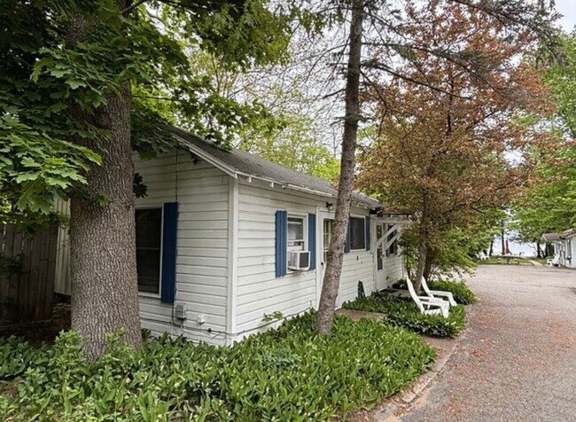 Picture of Apartments for Rent with High Ceilings in Peninsula MI