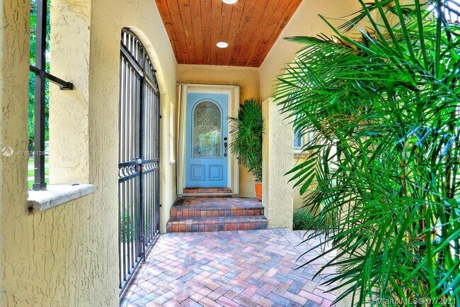 Building Photo - 1510 Capri St