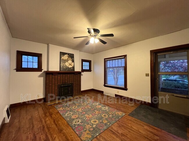 Foto del edificio - 2222 E 12th St