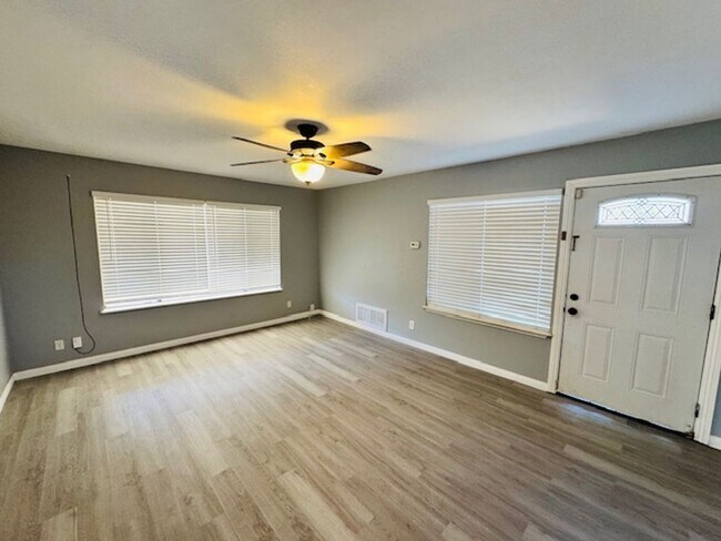 Foto del edificio - Westside Remodeled 3+2