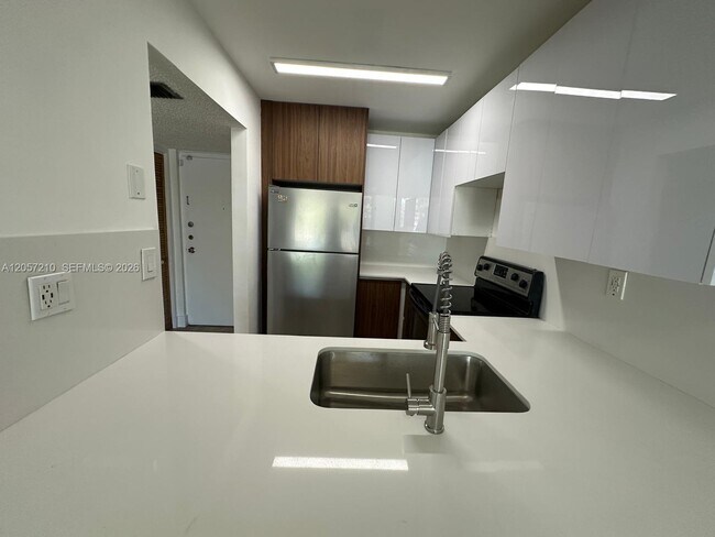 Foto del edificio - 8000 SW 149th Ave