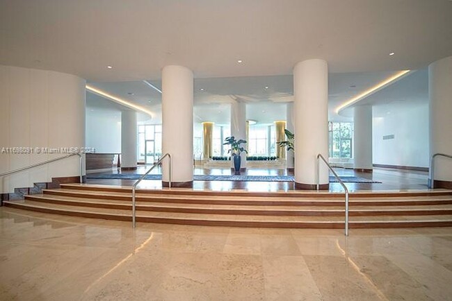 Foto del edificio - 5161 Collins Ave