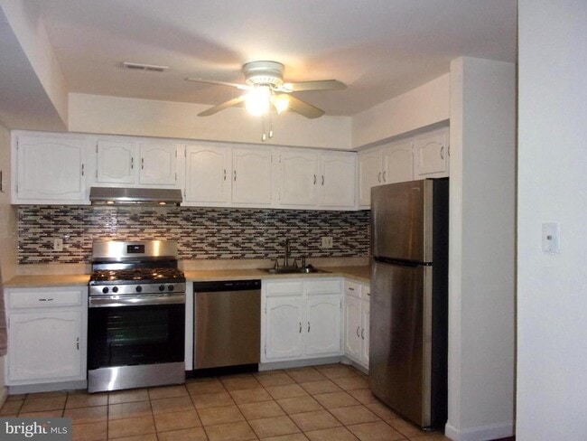 Building Photo - 48 Chelsea Cir