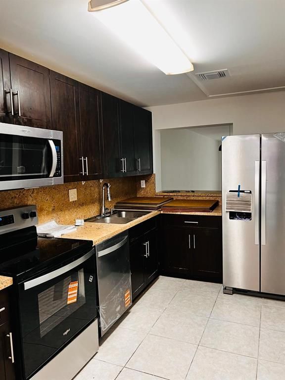 Foto del edificio - 1430 NW 97th Ave