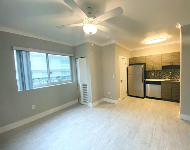 Building Photo - 115 Menores Ave