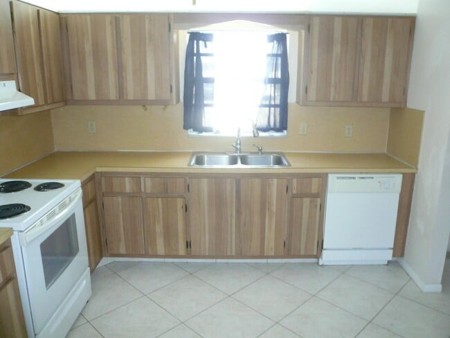 Building Photo - 442 Franconia Cir