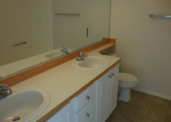 Foto del edificio - Amazing Condo  End Unit!