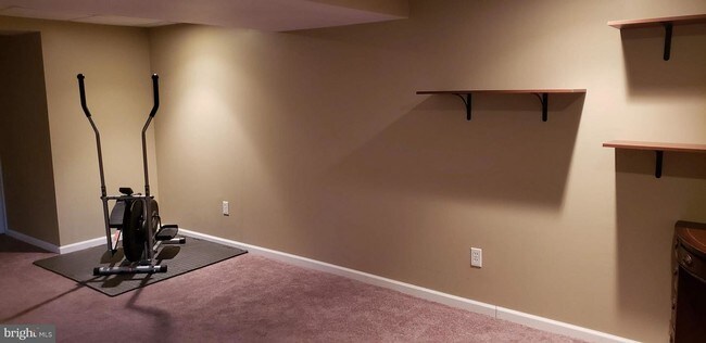 Building Photo - 396 Rutgers Ct