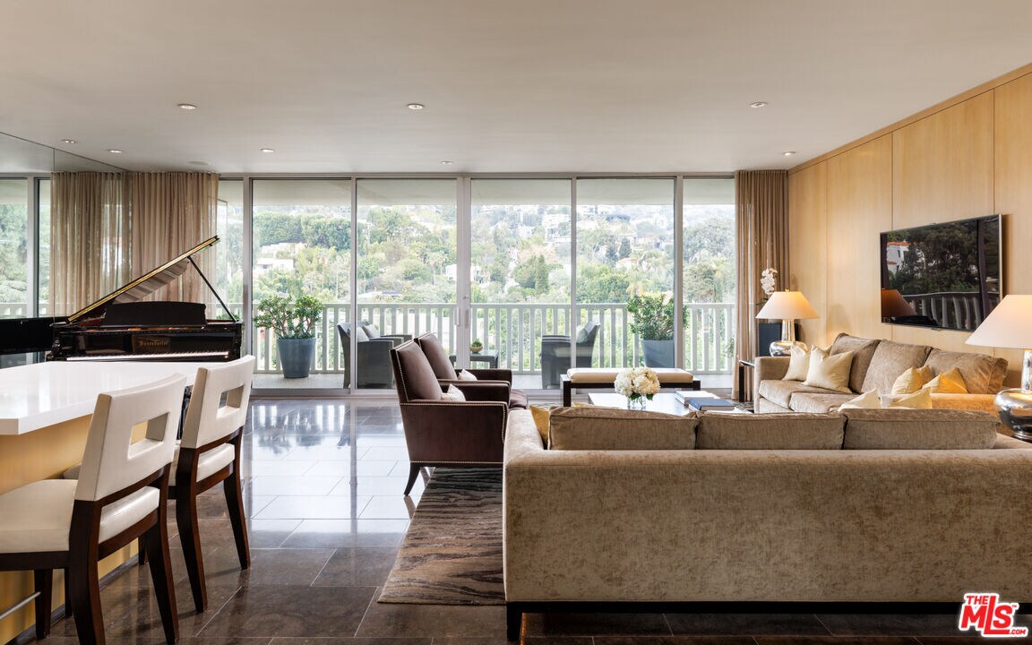 Foto principal - 9255 Doheny Rd