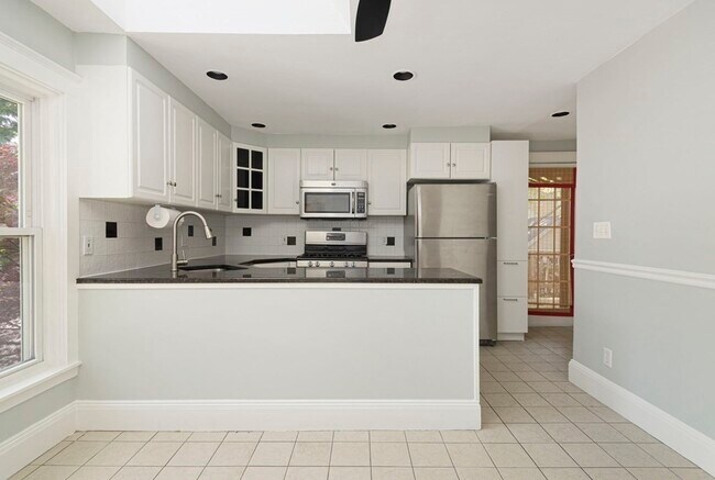 Foto del edificio - 77 Wildwood Ave