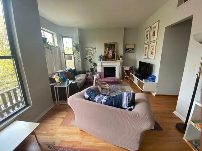 Living room with fireplace - 739 W Melrose St