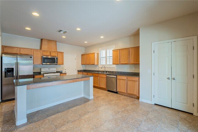 Foto del edificio - 315 Woodland Moss Rd
