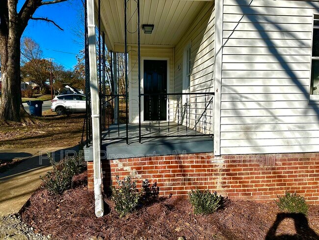 Foto del edificio - 231 Fairview Dr