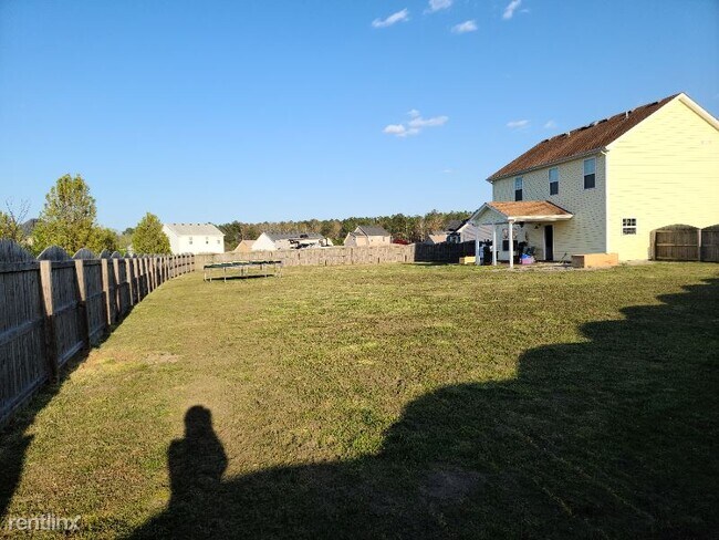 Building Photo - 4 br, 2.5 bath House - bay leaf dr