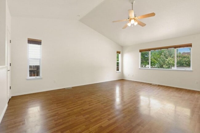 Building Photo - 411 Rollingwood Dr
