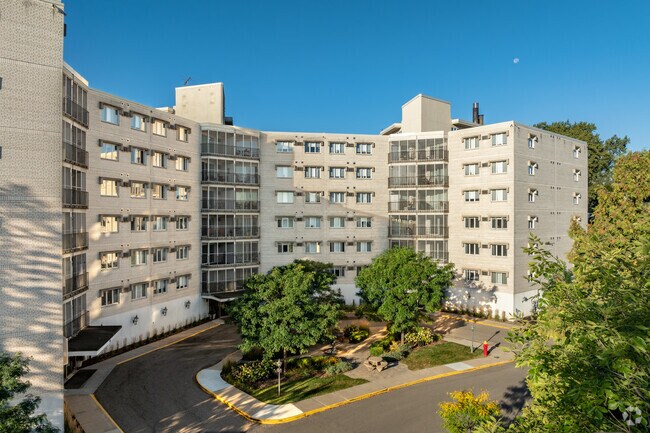 Comunidad de alquiler de lujo Montcalm - Montcalm Apartments