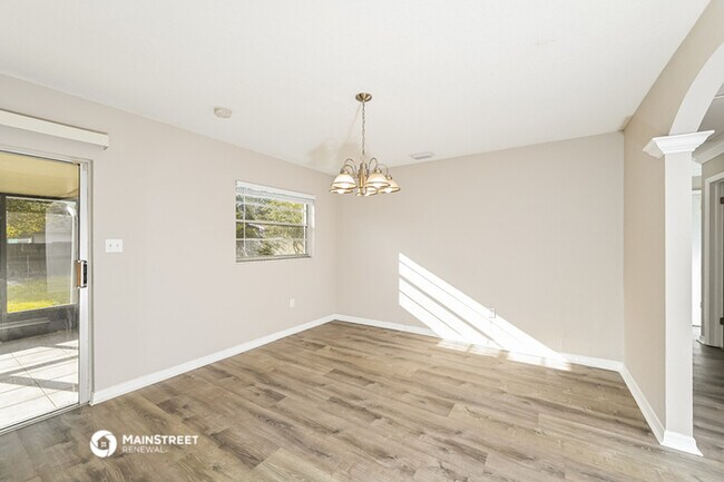 Building Photo - 548 Columbia Ave