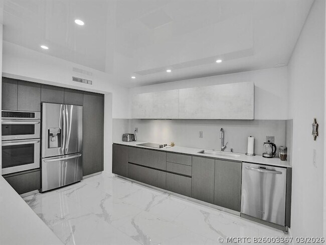 Building Photo - 2500 Parkview Dr
