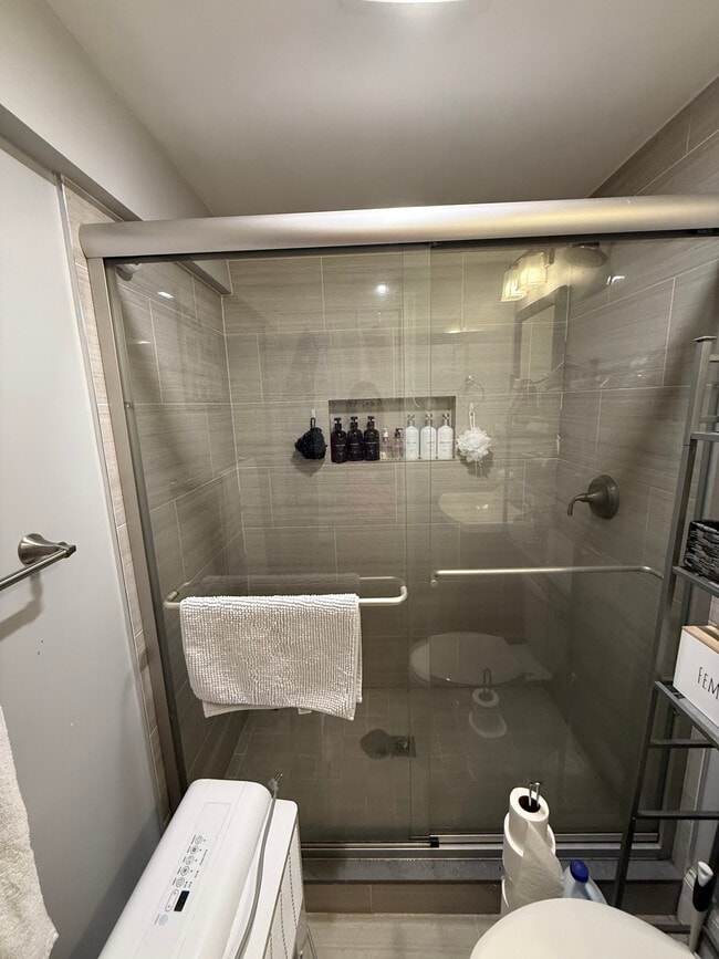 Building Photo - 404 Centre St