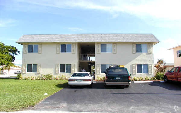 Foto del edificio - 1440 NE 50th Ct