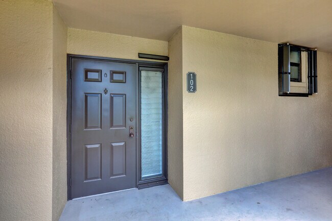 Building Photo - 5390 Woodland Lakes Dr