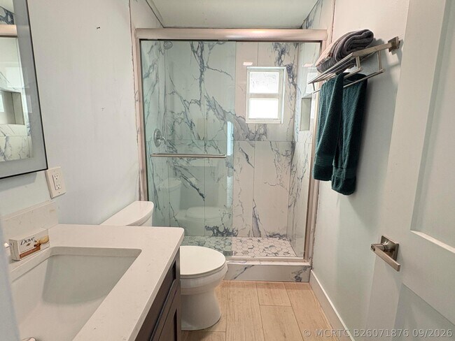 Foto del edificio - 1811 Melaleuca Dr