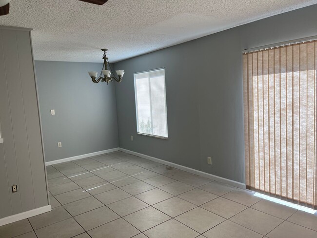 Foto del edificio - 2 Story Lovely condo, 2 bed,1.5 bath with ...