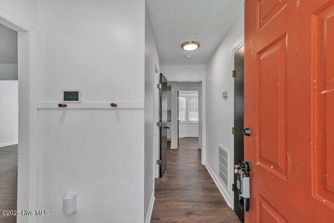 Foto del edificio - 854 Jim Blake Rd