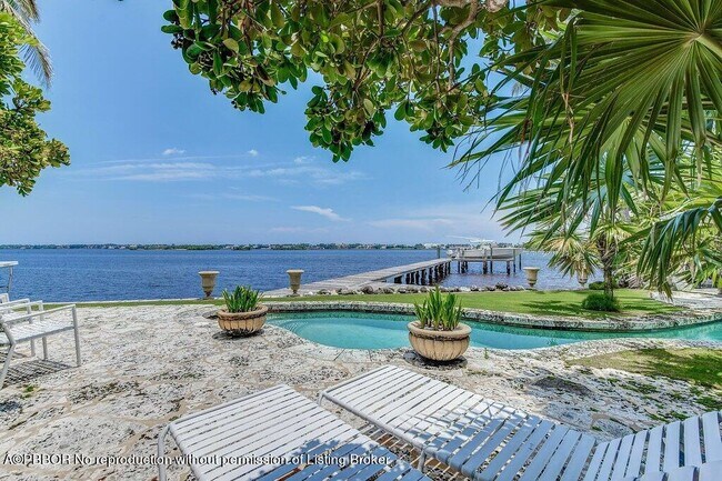 Building Photo - 7500 S Flagler Dr
