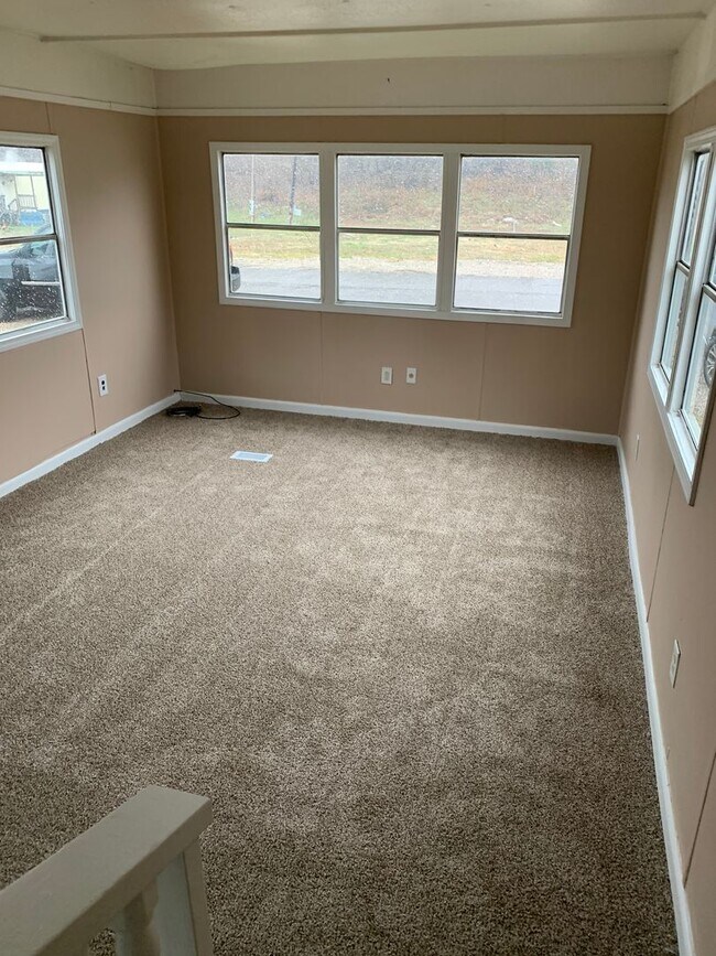 Foto del edificio - 2 bedroom trailer off of College Parkway