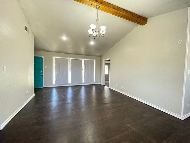 Building Photo - Pre-Leasing 4 bed 2 bath