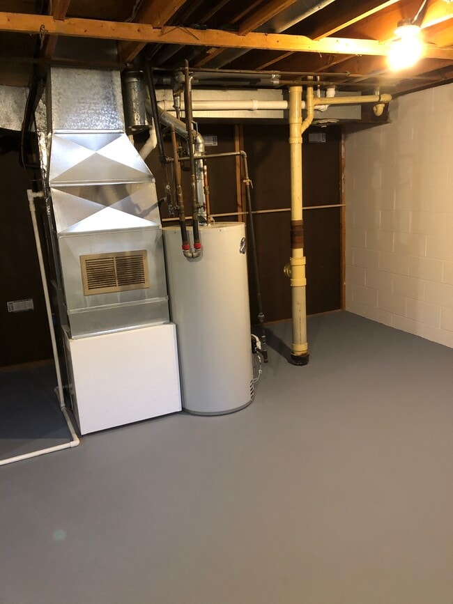 Building Photo - 202 16th Ave N