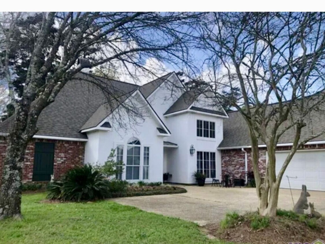 Primary Photo - Beautiful 3 Bedroom Single Family Home in ...