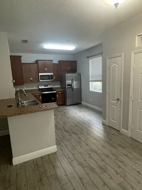 Building Photo - 2304 Betsy Ross Ln