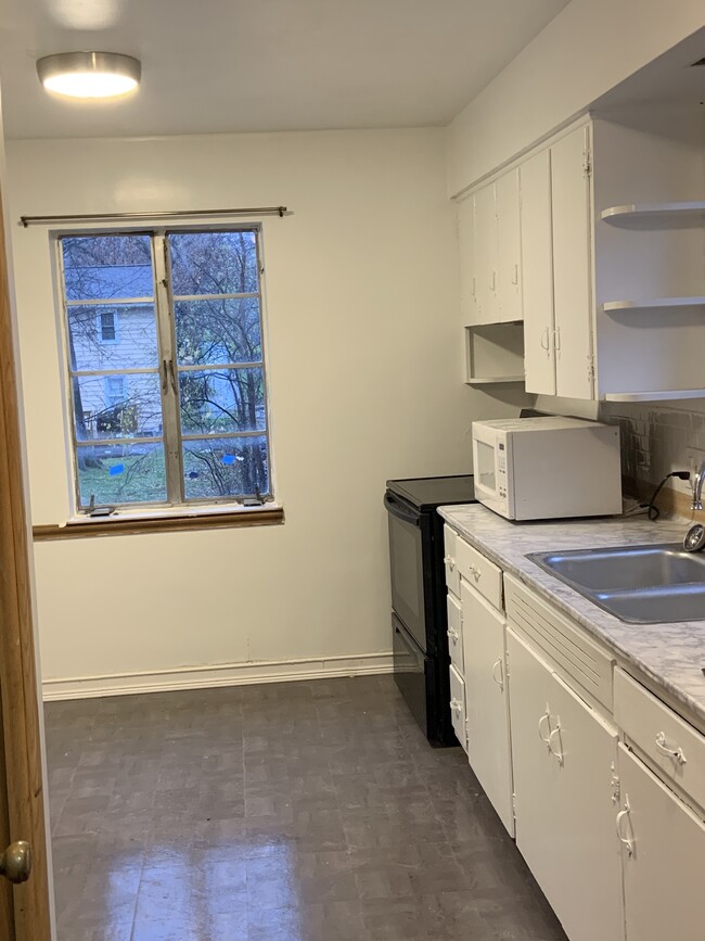 Building Photo - 1789 Tanglewood Dr