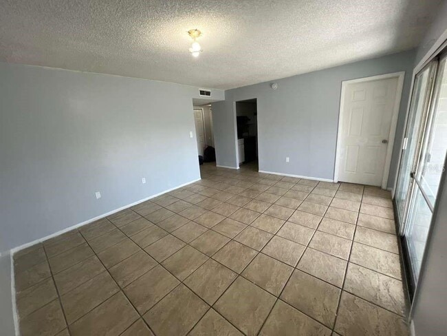 Building Photo - 851 Sky Lake Cir