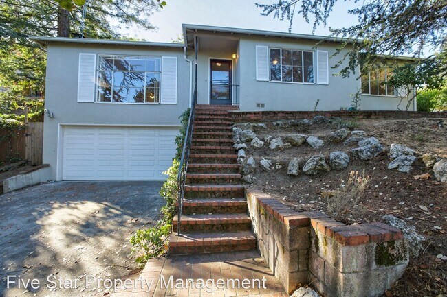 Building Photo - 3 br, 2 bath House - 201 Manor Dr