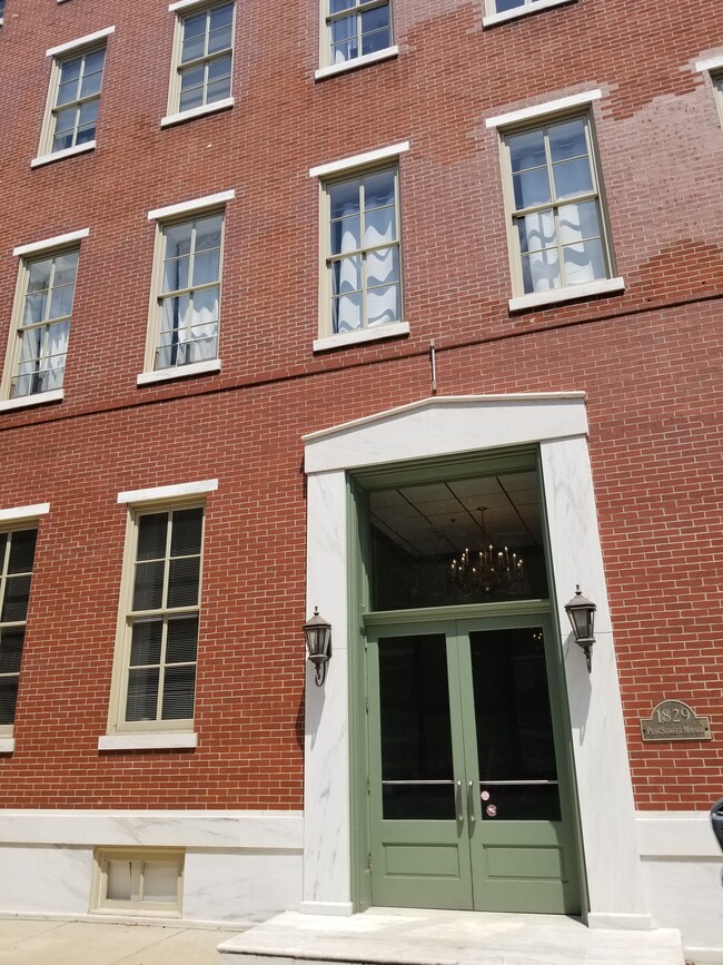 Building Photo - 1829 Pine St