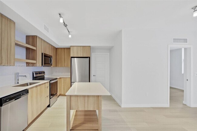Foto del edificio - 555 NE 8th St