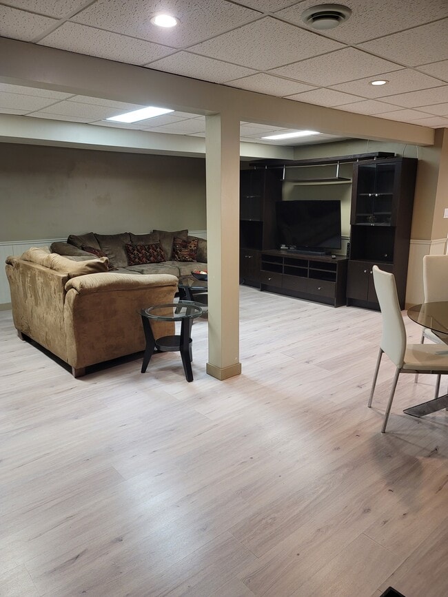 Building Photo - 2823 Pasqua St