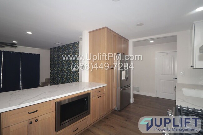 Foto del edificio - 6234 Rose Lake Ave