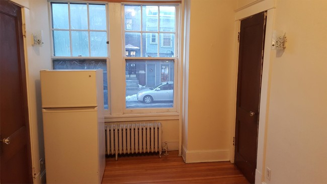 Building Photo - 176 Chestnut St