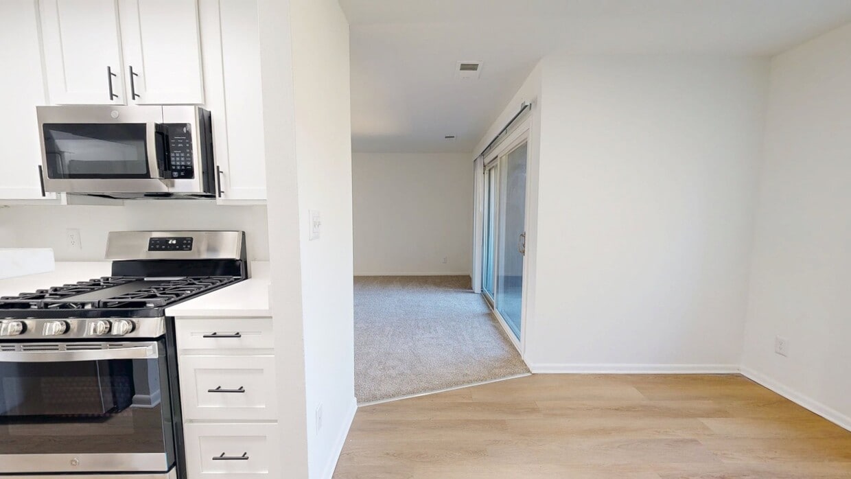 Photo - ReNew Howard Crossing Apartments