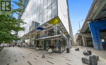 Building Photo - 10 York St