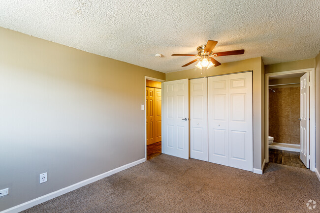 2HAB, 2BA - 825 ft² - Fox Hill Apartments