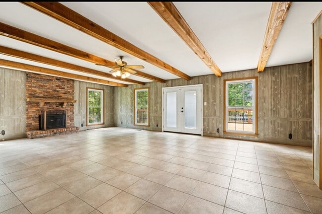 Foto del edificio - Very large 4 bedroom ranch in Donelson, TN...