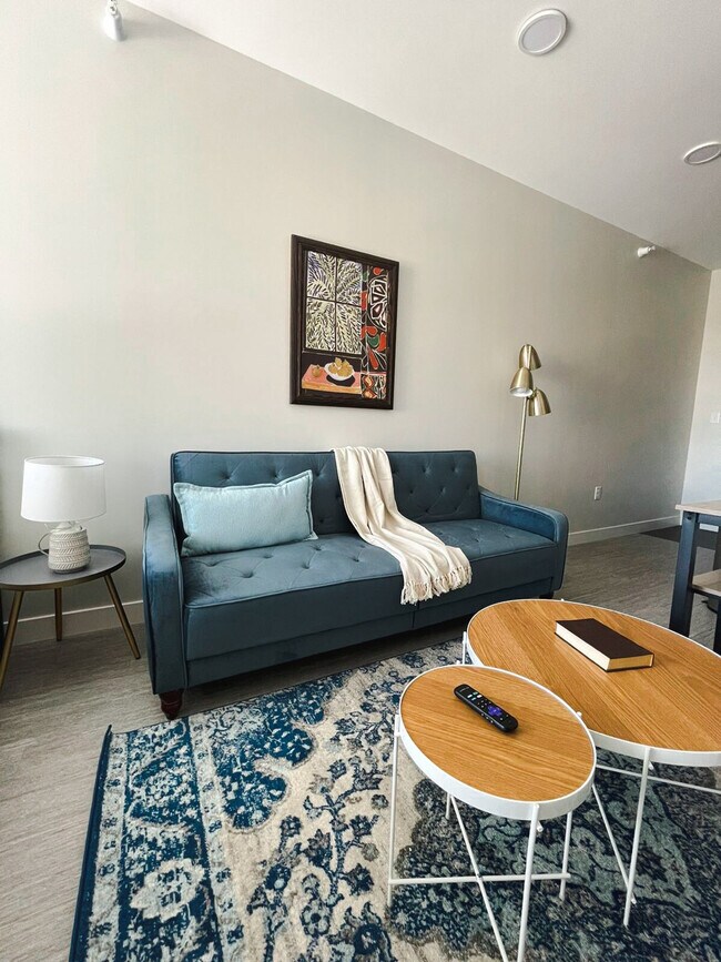 Building Photo - 2530 University Ave