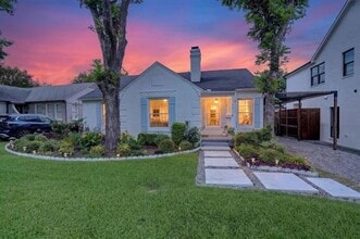 Building Photo - 7015 Coronado Ave