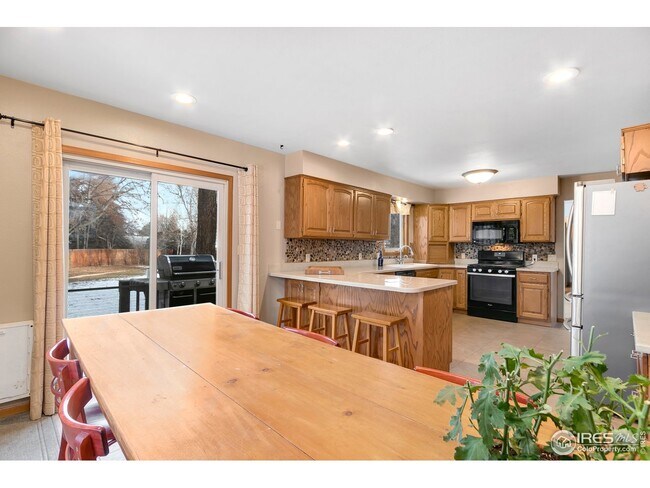 Noon and kitchen - 1712 W Prospect Rd