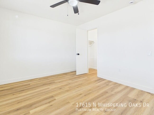 Foto del edificio - 17615 N Whispering Oaks Dr